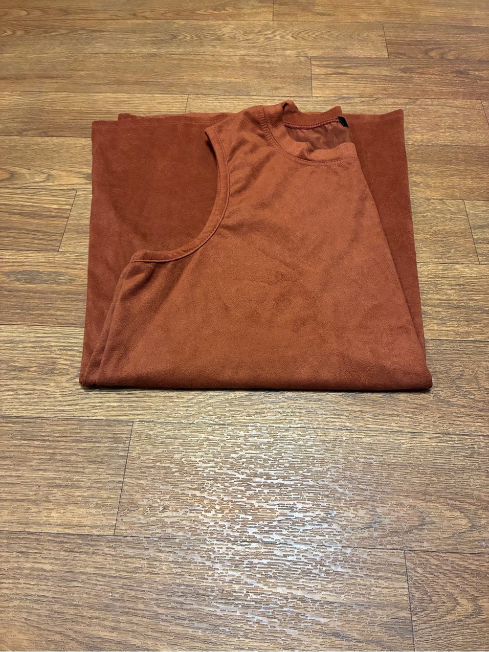 Sleeveless Women’s Alyx Suede-Look Rust Tank Top Size Petite Large - Picture 3 of 8